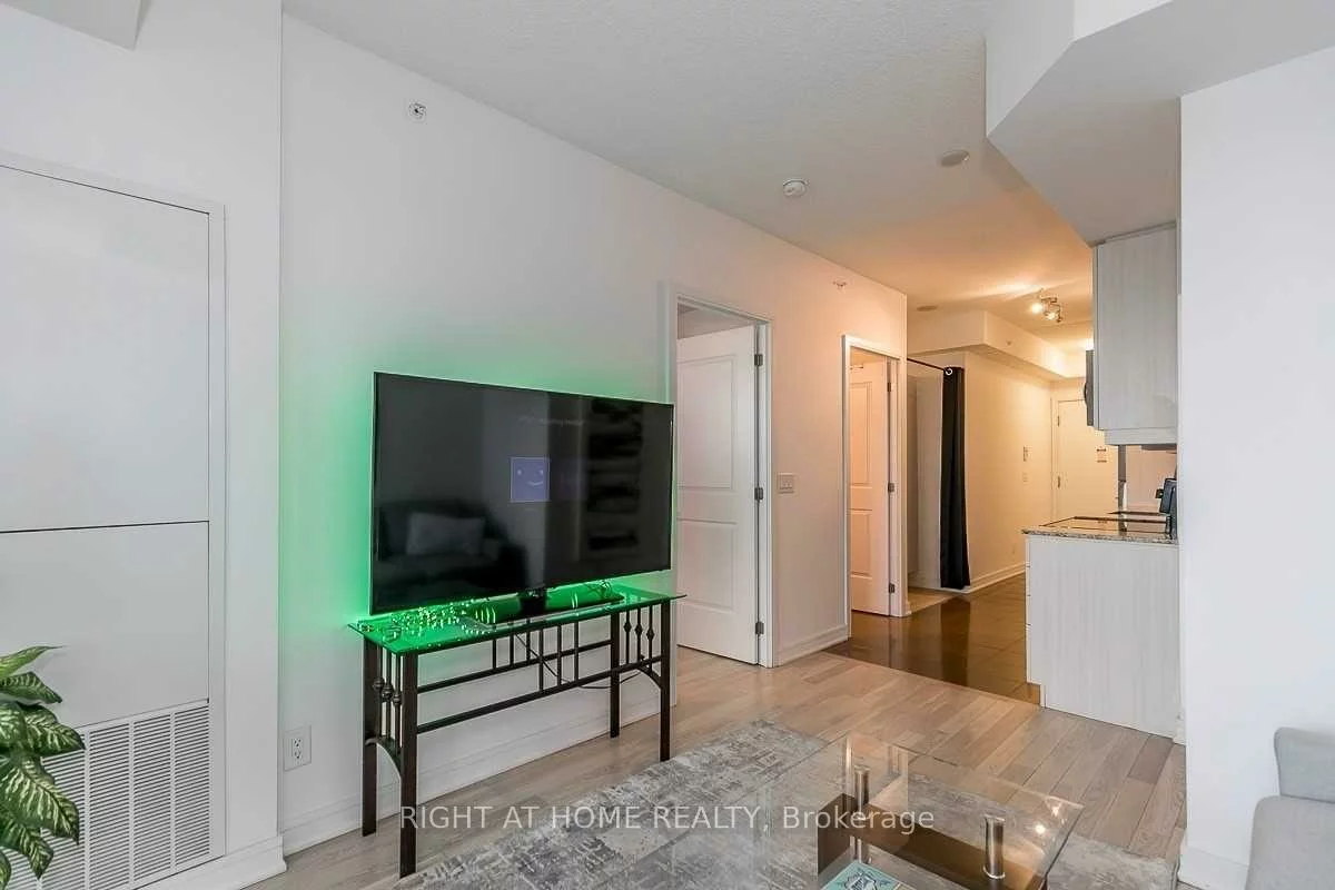 9201, Yonge, Langstaff, Richmond Hill