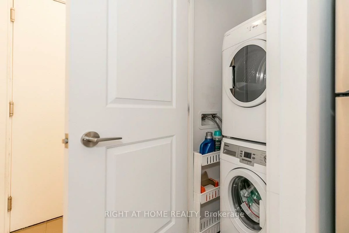 9201, Yonge, Langstaff, Richmond Hill