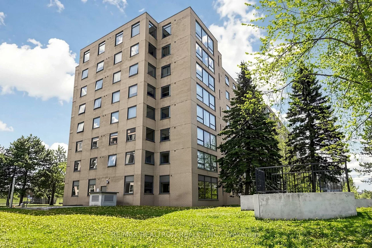 326, Major Mackenzie, Mill Pond, Richmond Hill