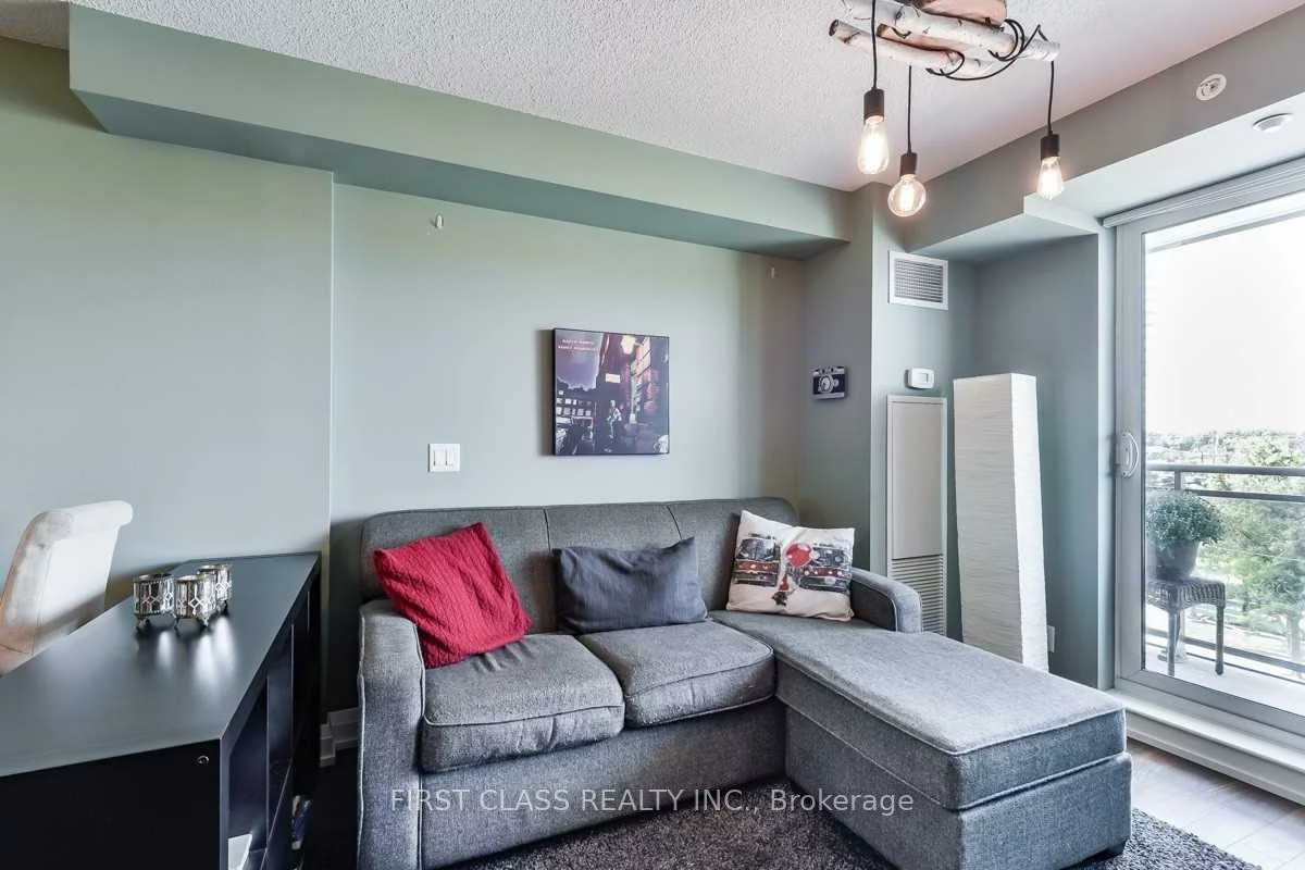 370, HWY 7, Doncrest, Richmond Hill