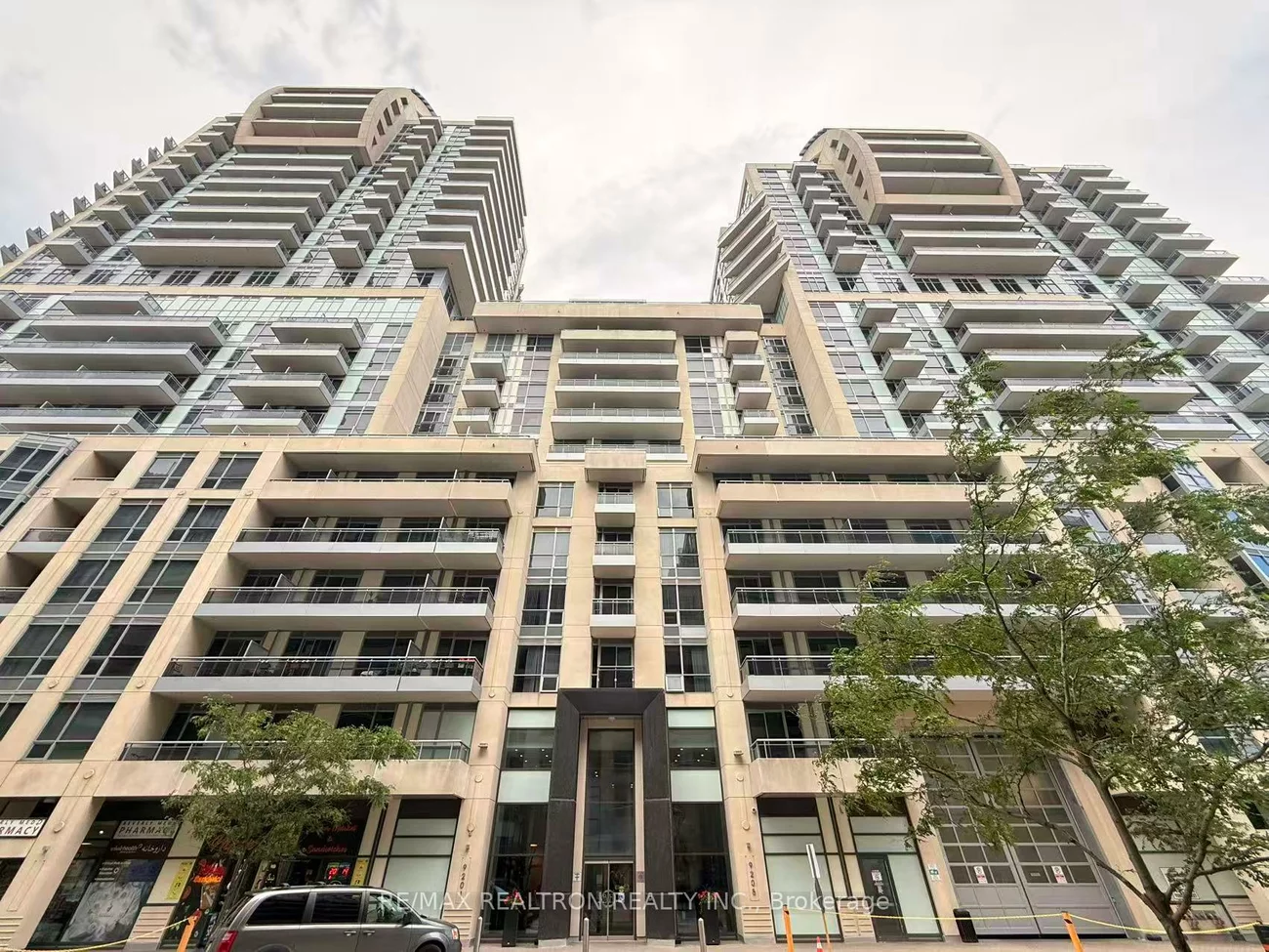 9205, Yonge, Langstaff, Richmond Hill