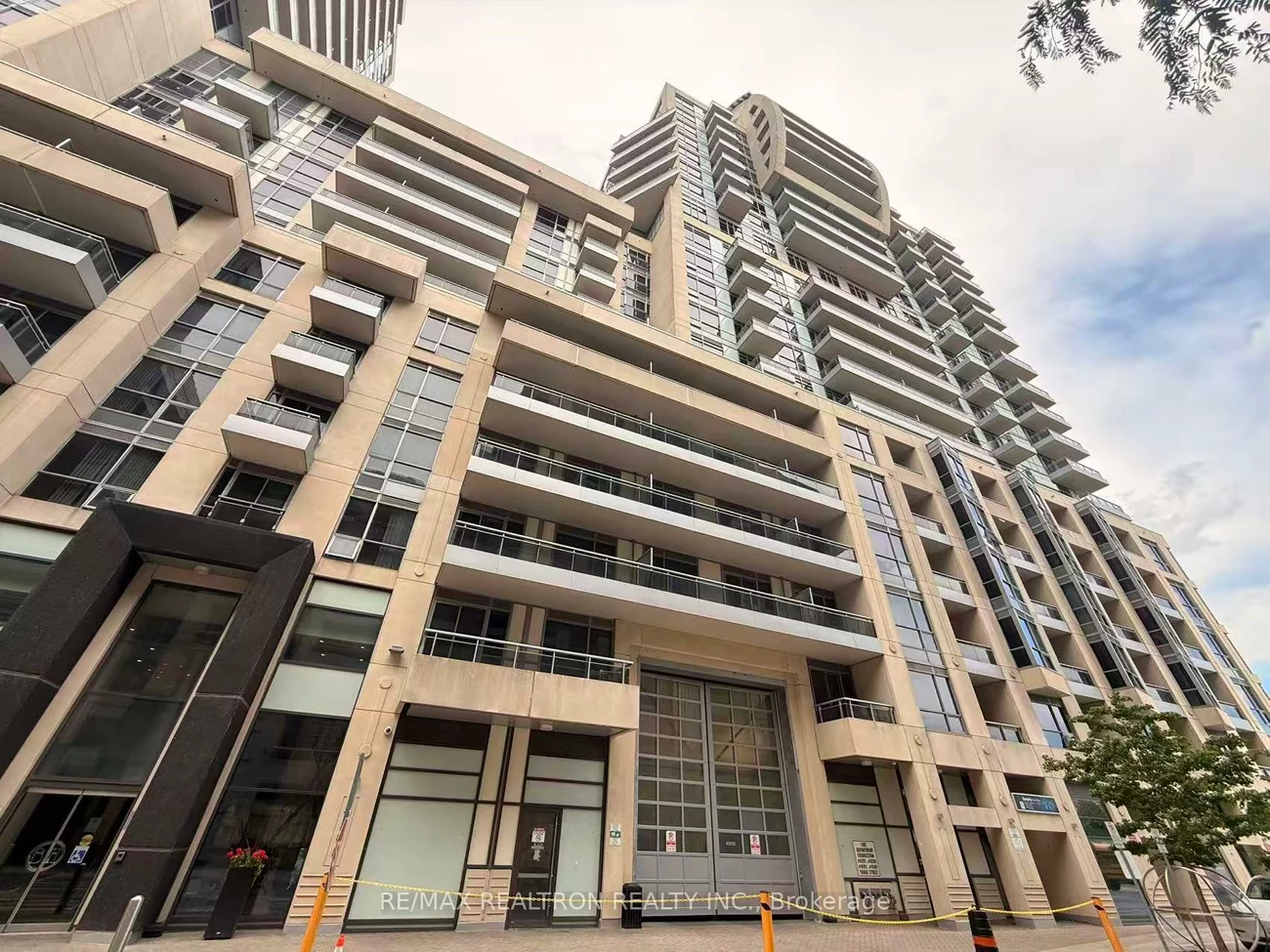 9205, Yonge, Langstaff, Richmond Hill