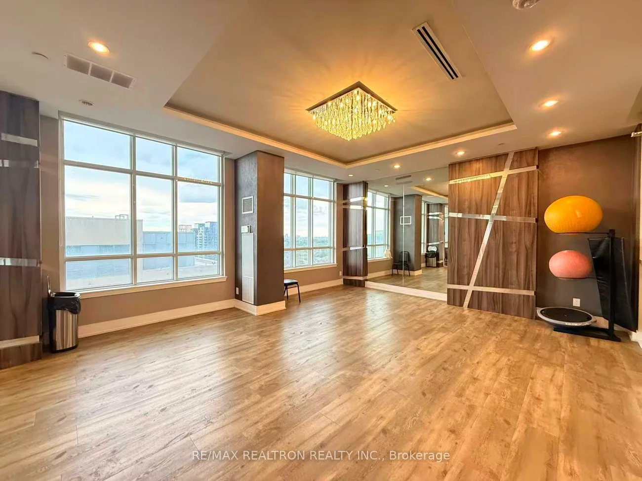9205, Yonge, Langstaff, Richmond Hill