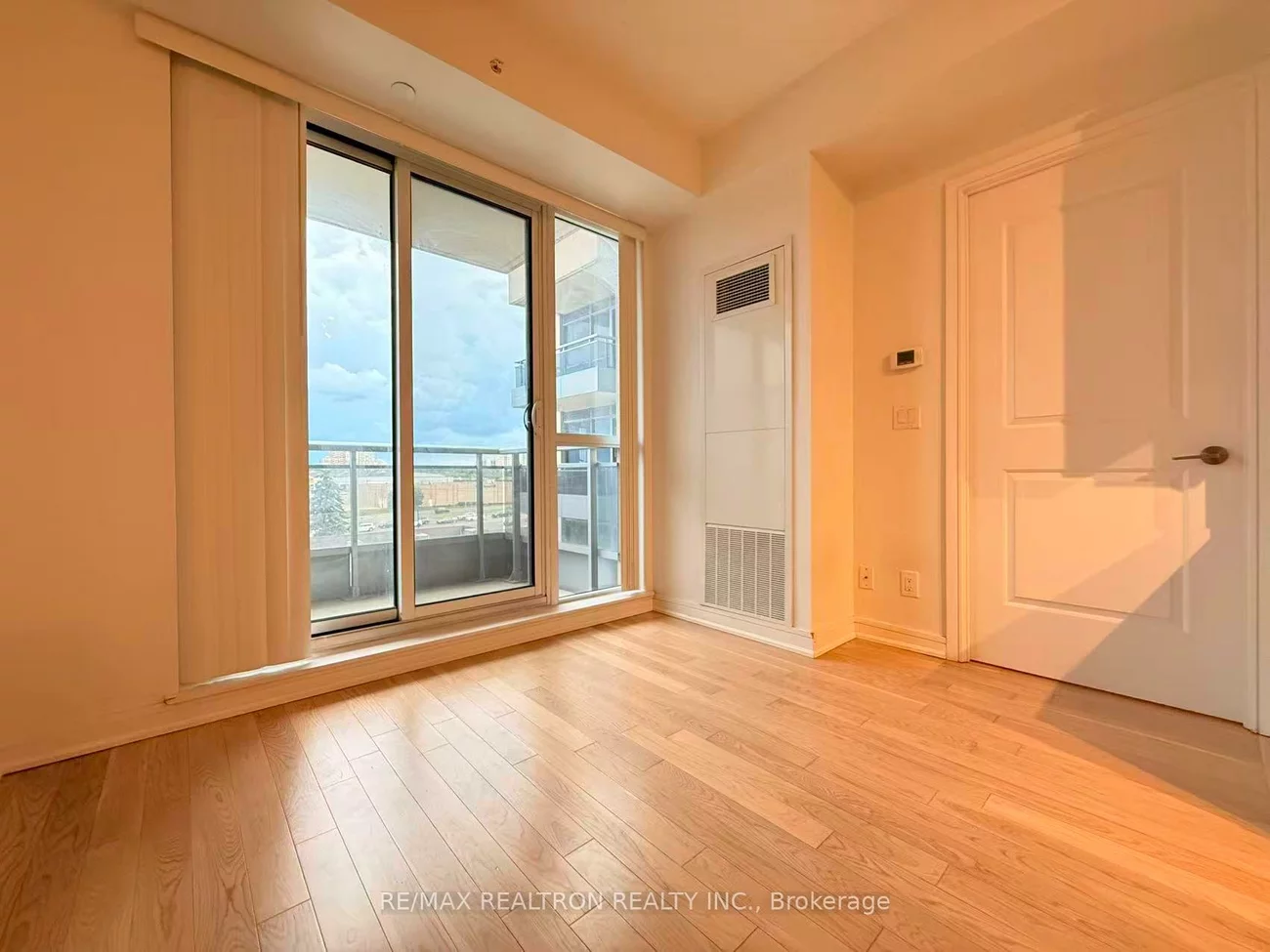 9205, Yonge, Langstaff, Richmond Hill