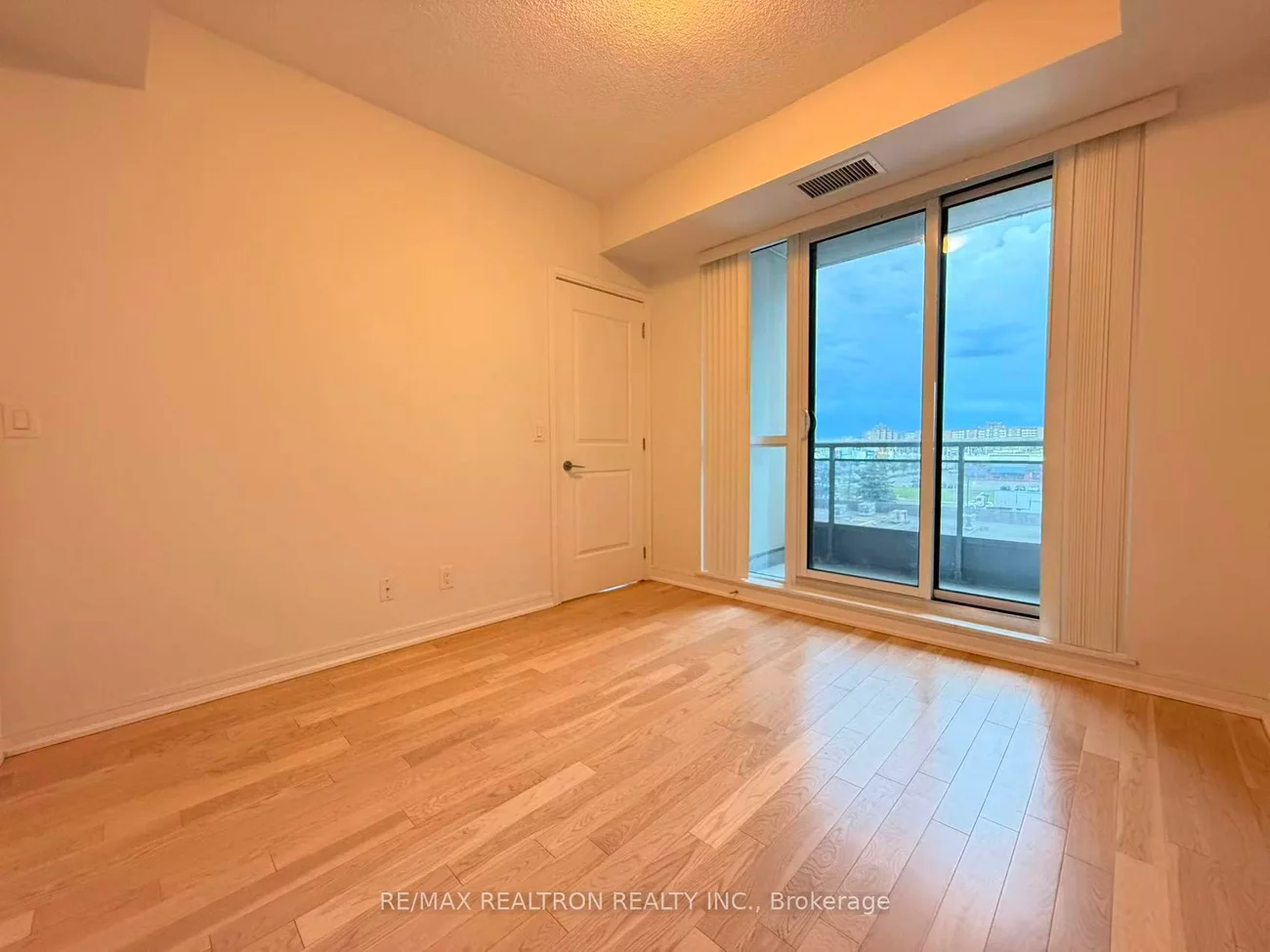 9205, Yonge, Langstaff, Richmond Hill