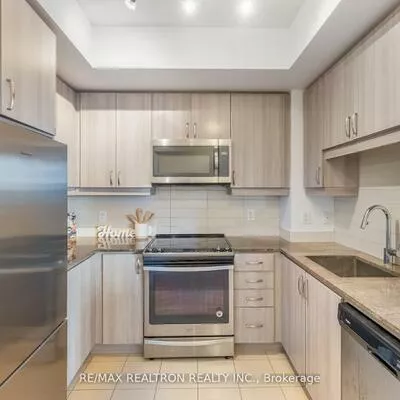 9205, Yonge, Langstaff, Richmond Hill