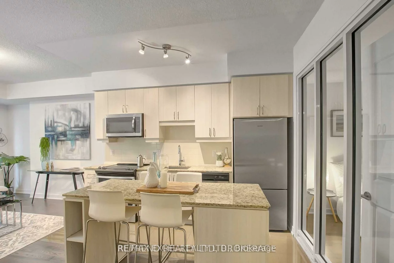 9199, Yonge, Langstaff, Richmond Hill