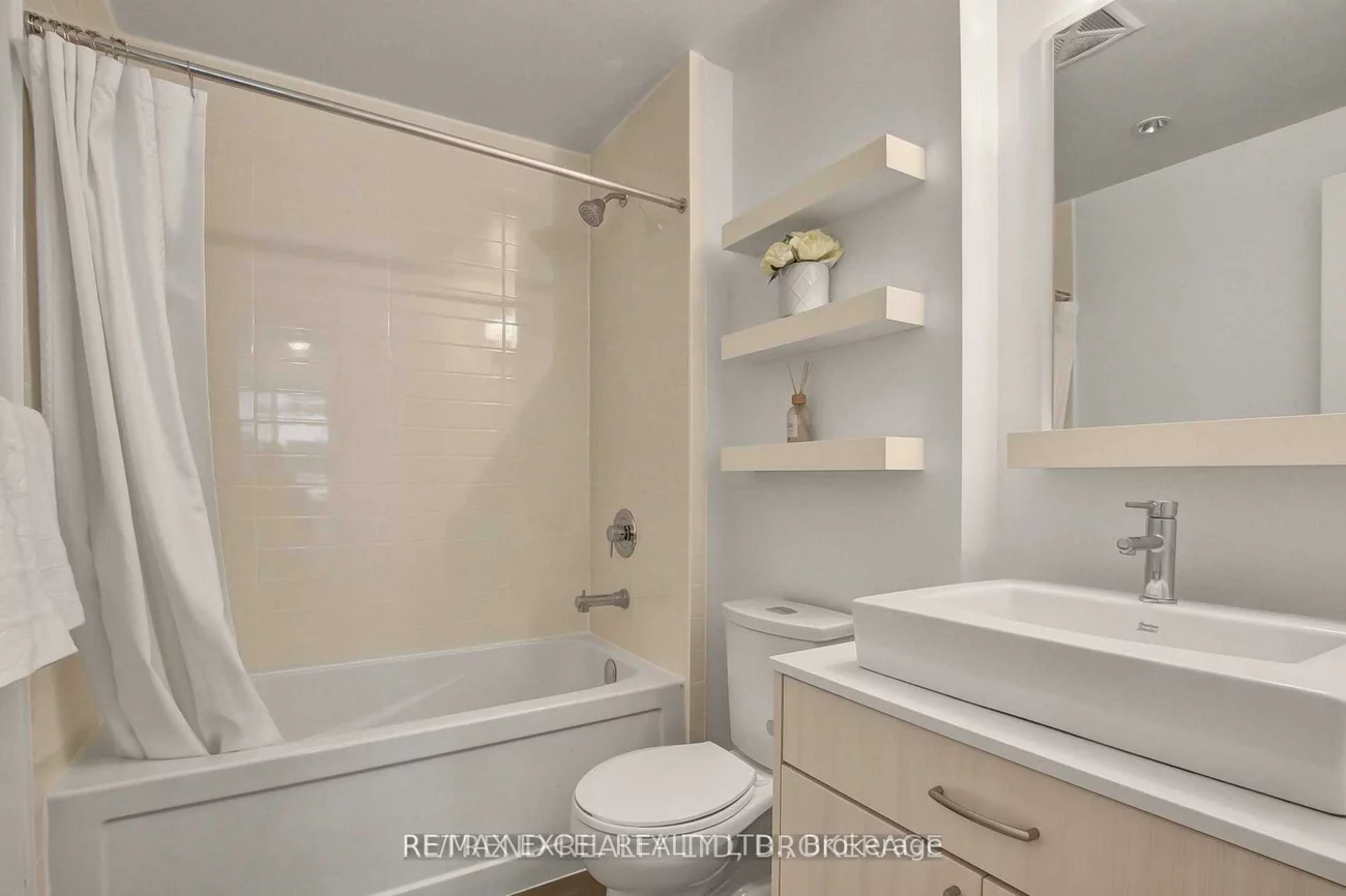 9199, Yonge, Langstaff, Richmond Hill