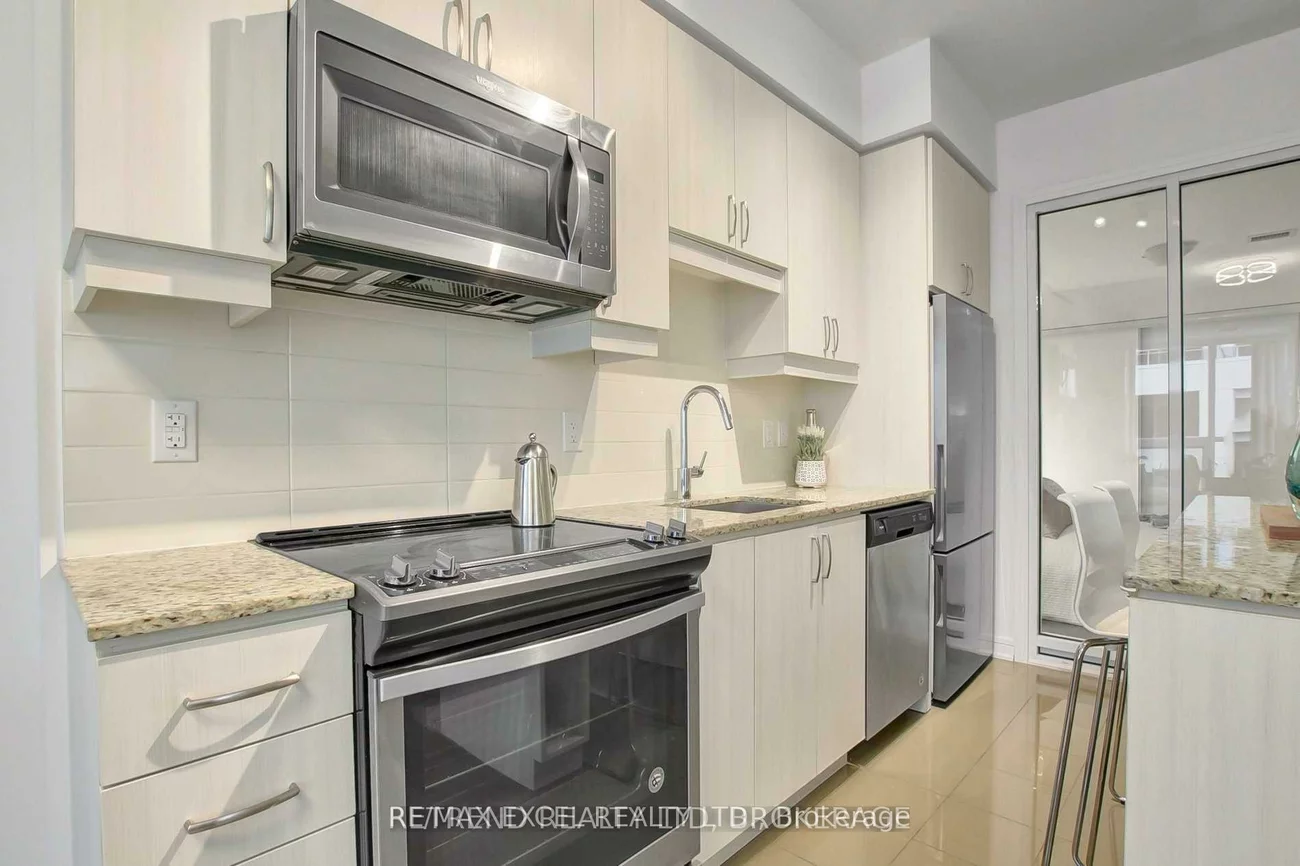 9199, Yonge, Langstaff, Richmond Hill