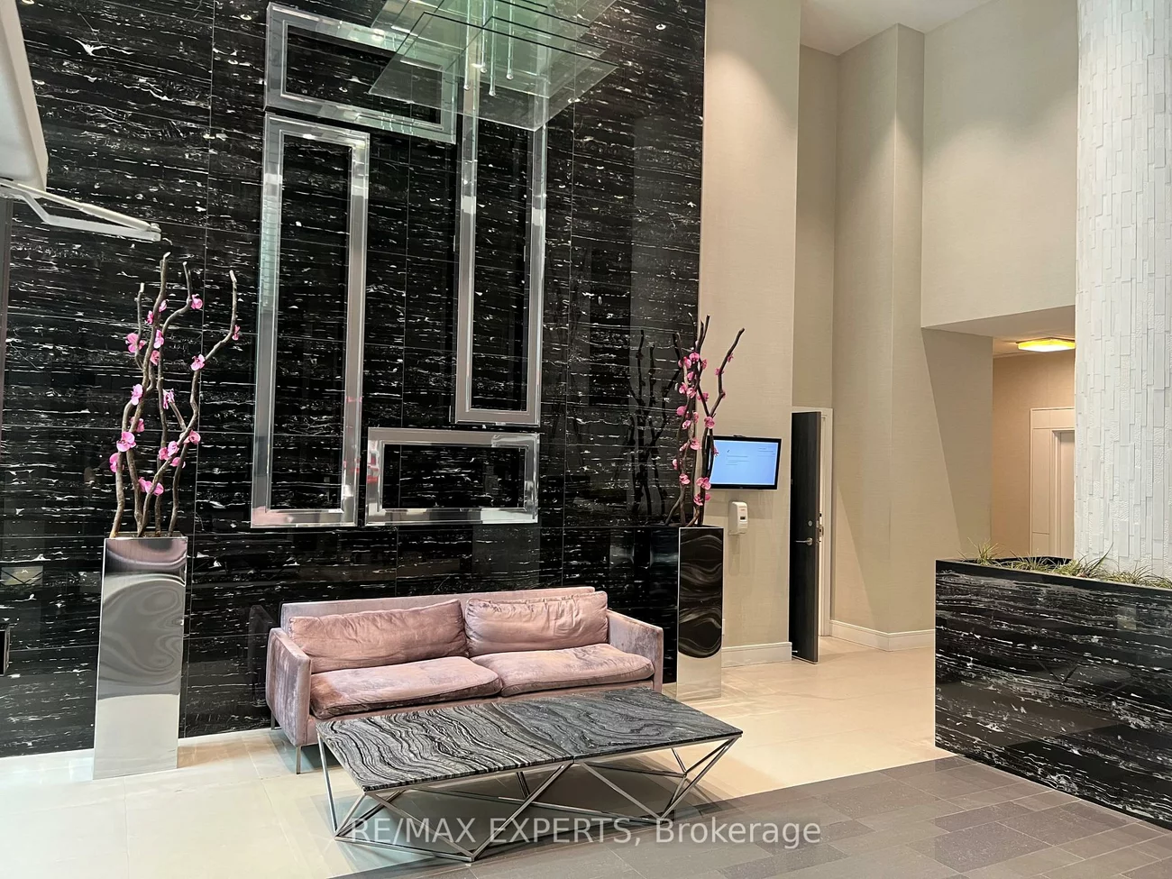9205, Yonge, Langstaff, Richmond Hill