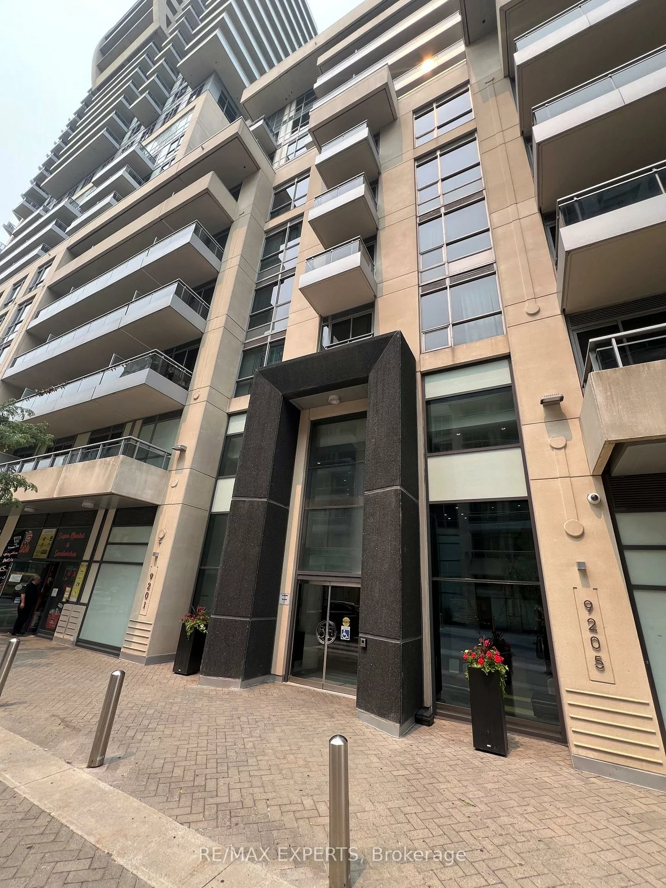 9205, Yonge, Langstaff, Richmond Hill