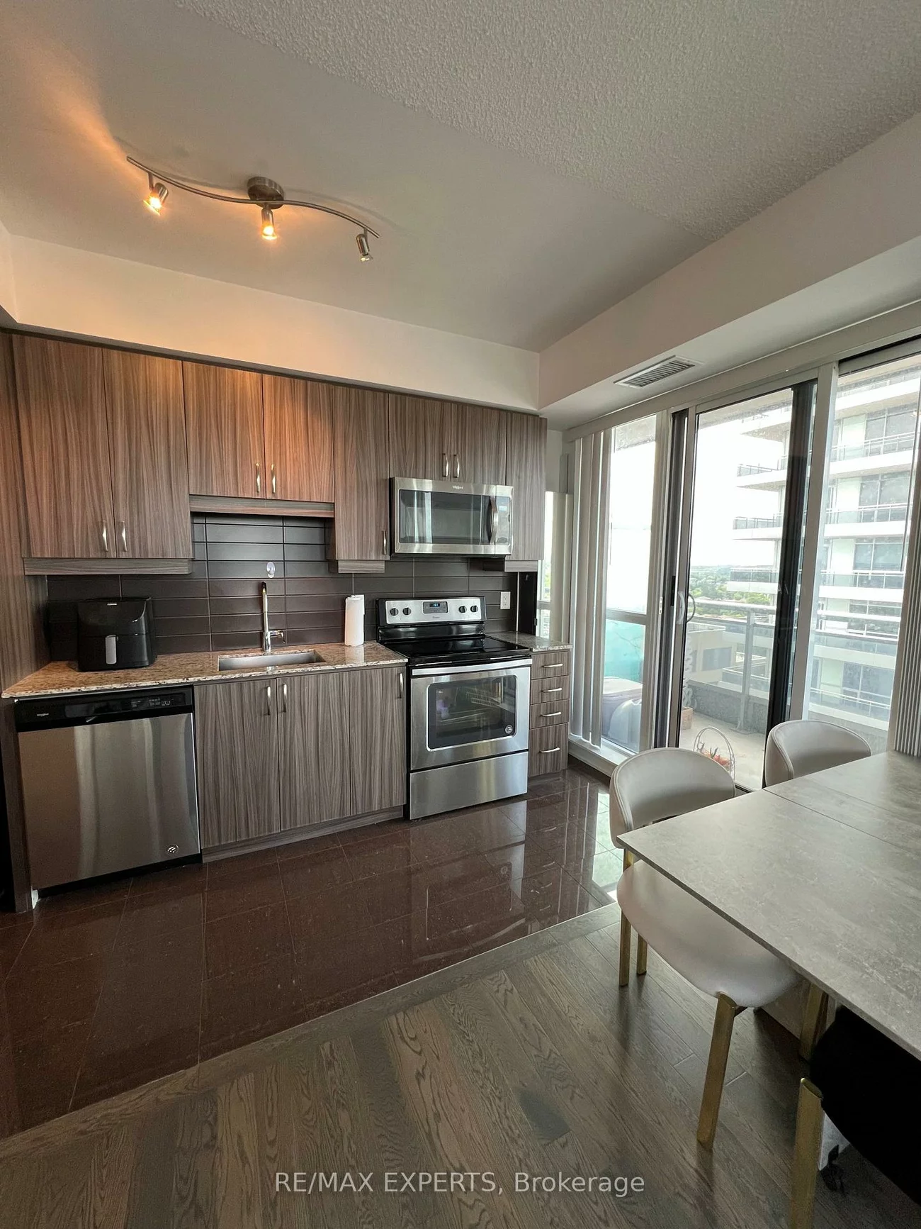 9205, Yonge, Langstaff, Richmond Hill
