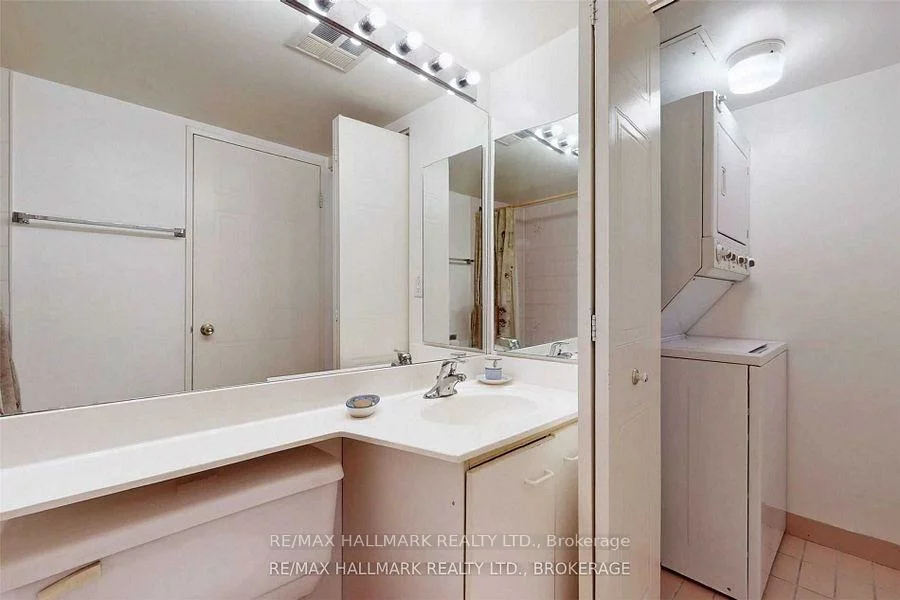 32, Clarissa, Harding, Richmond Hill