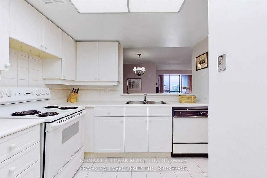 32, Clarissa, Harding, Richmond Hill