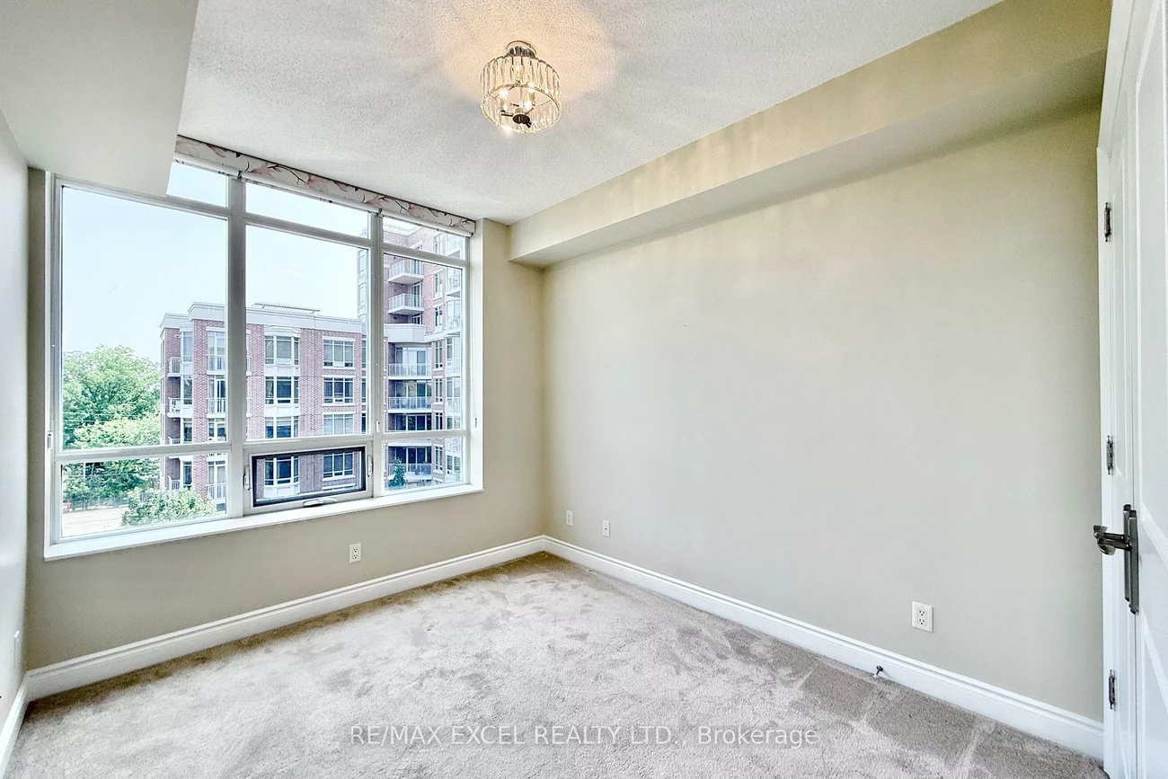 10101, Yonge, Crosby, Richmond Hill
