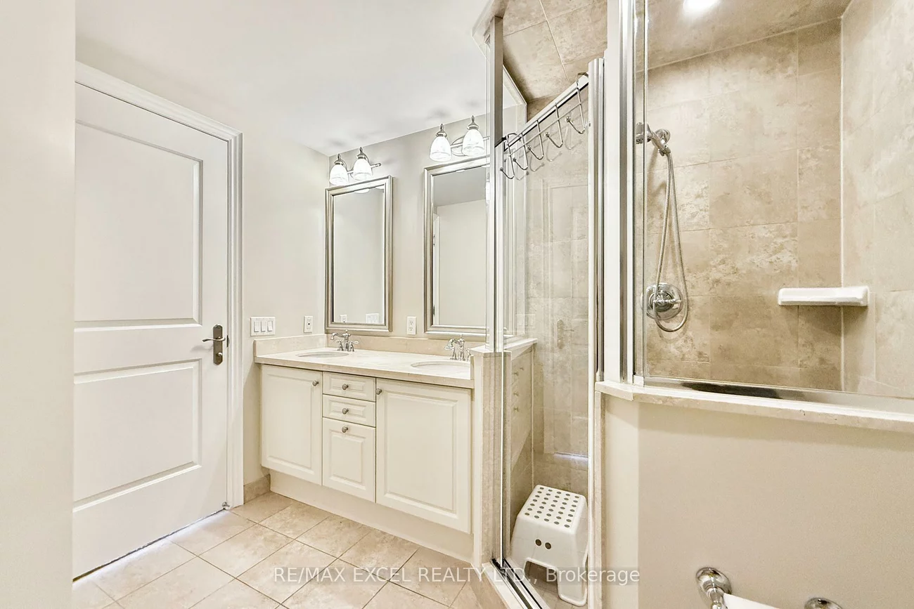 10101, Yonge, Crosby, Richmond Hill
