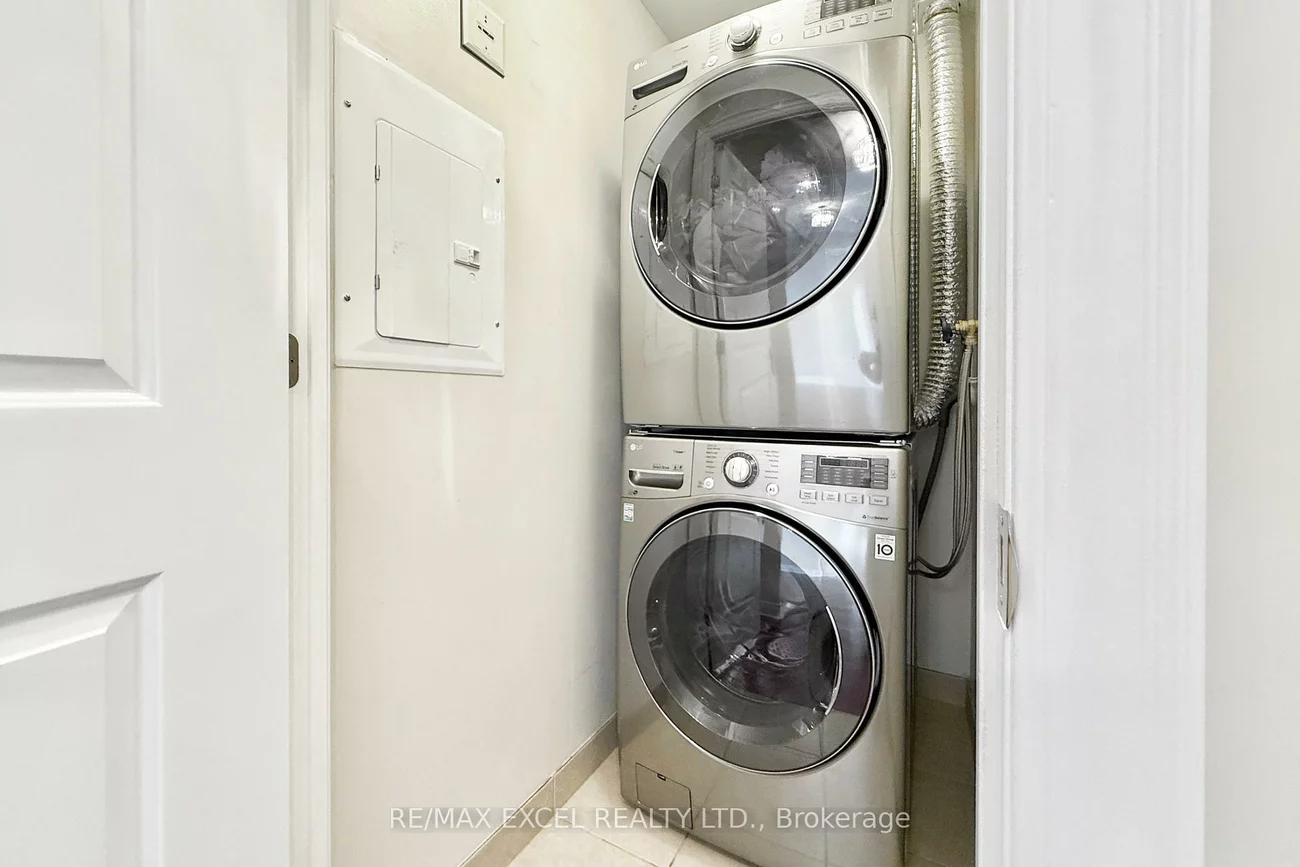 10101, Yonge, Crosby, Richmond Hill