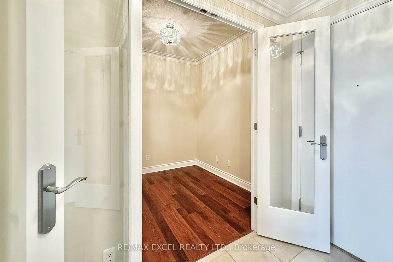 10101, Yonge, Crosby, Richmond Hill