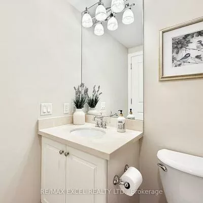 10101, Yonge, Crosby, Richmond Hill