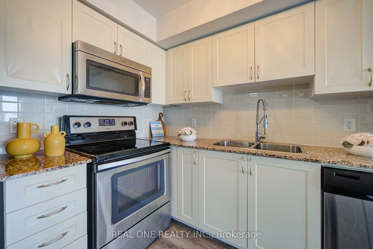 372, Highway 7 E, Doncrest, Richmond Hill