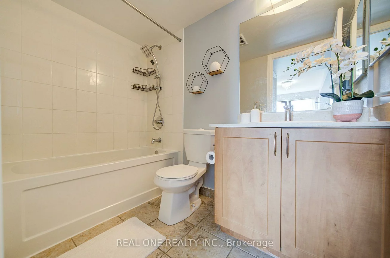 372, Highway 7 E, Doncrest, Richmond Hill