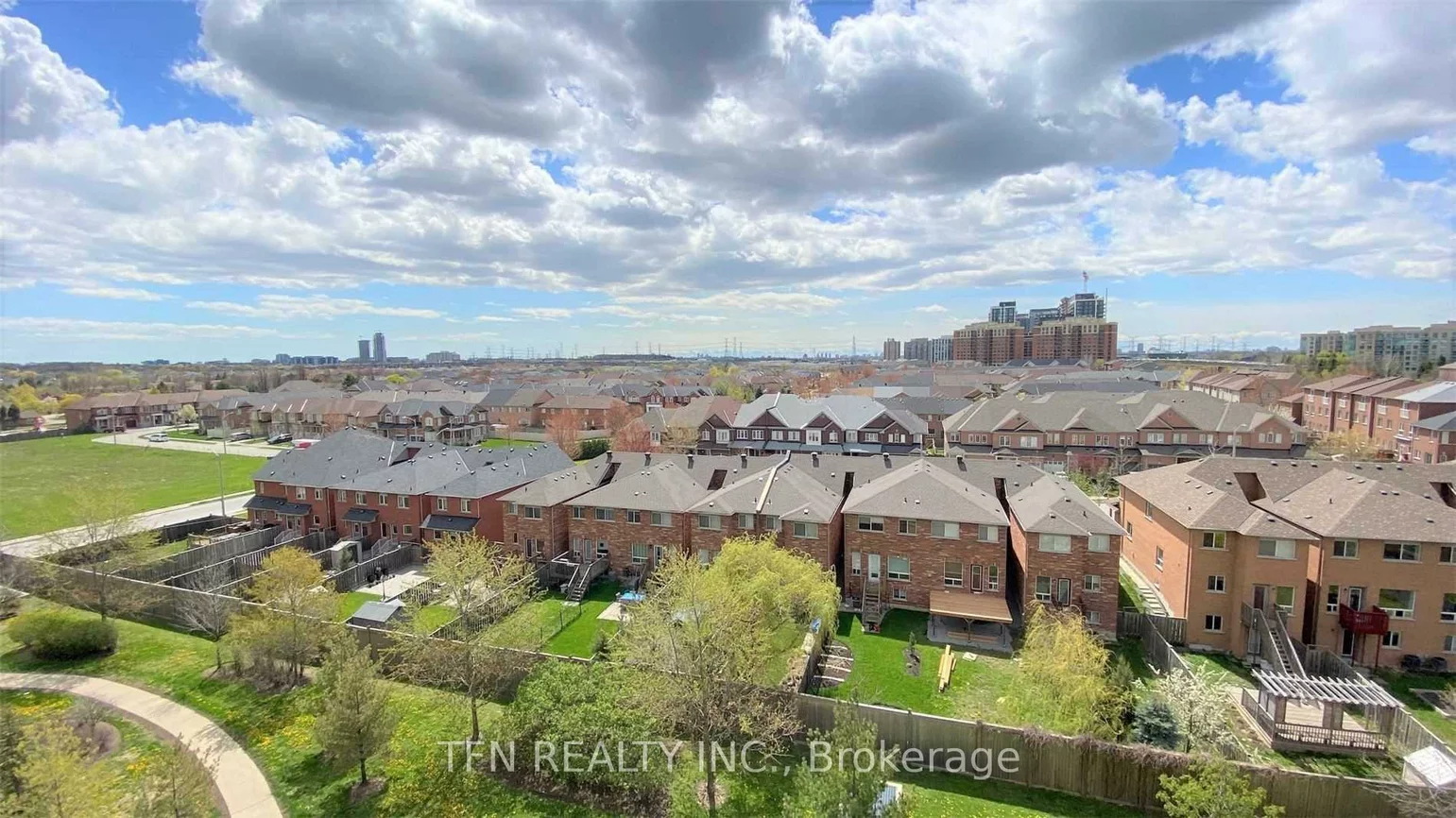 310, Red Maple, Langstaff, Richmond Hill