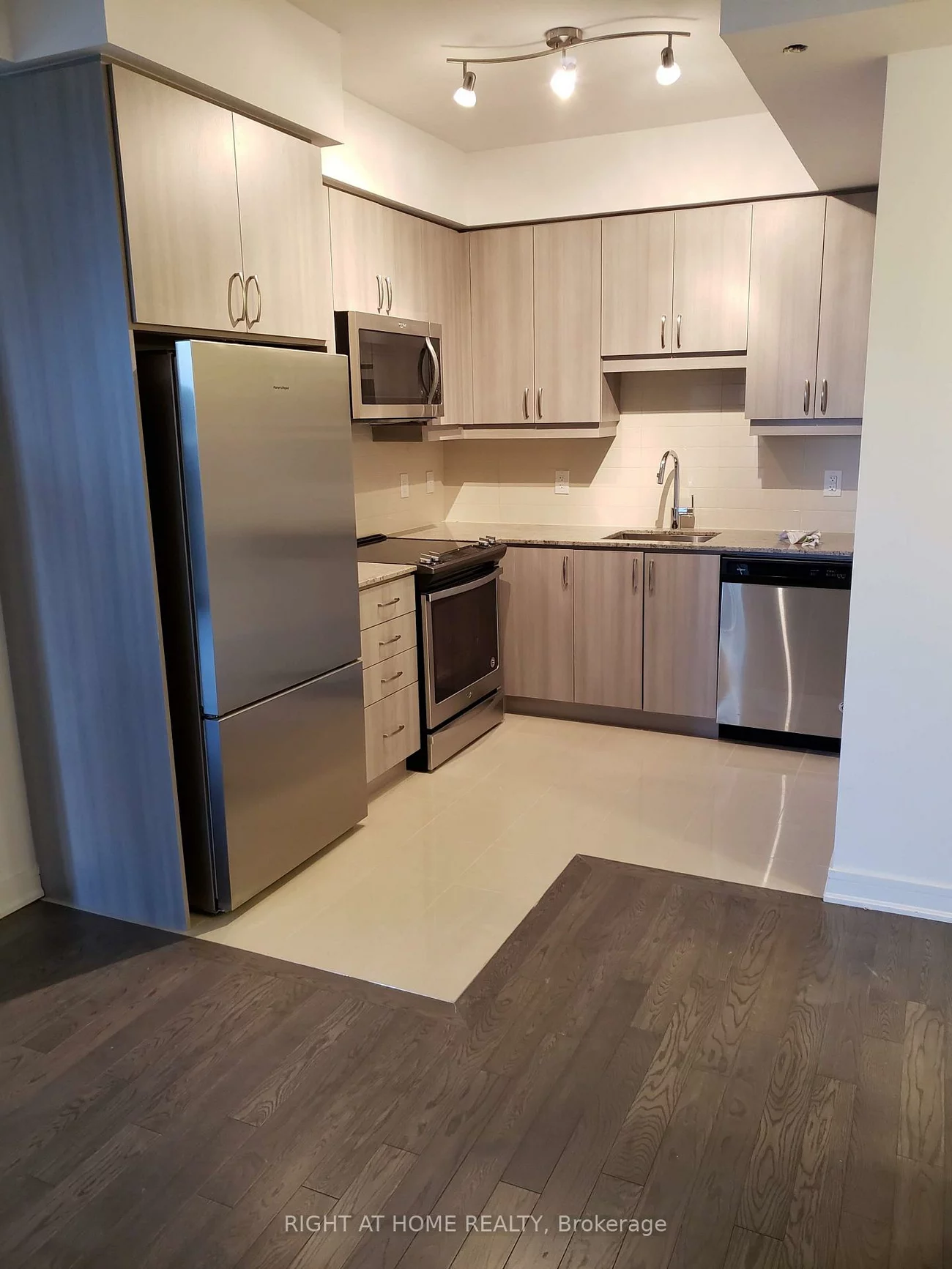 9191, Yonge, Langstaff, Richmond Hill