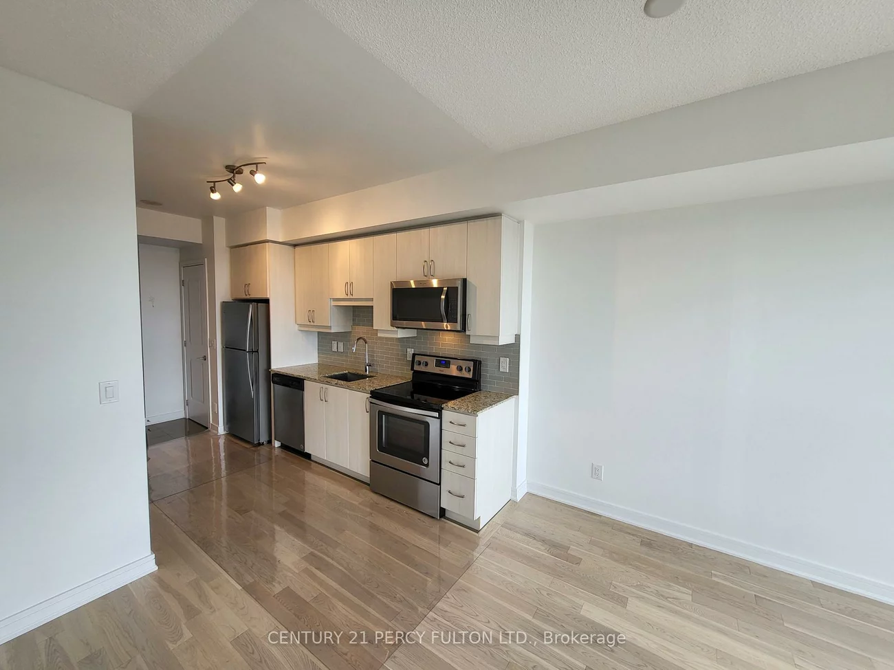 9201, Yonge, Langstaff, Richmond Hill