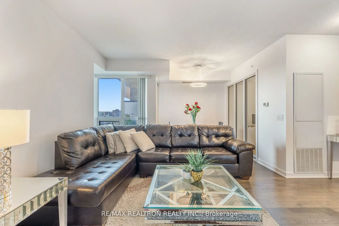 9205, Yonge, Langstaff, Richmond Hill