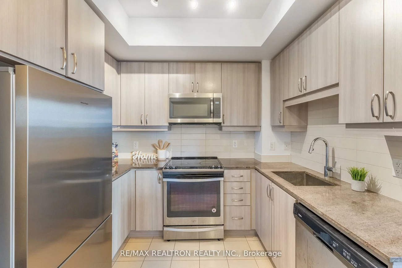 9205, Yonge, Langstaff, Richmond Hill