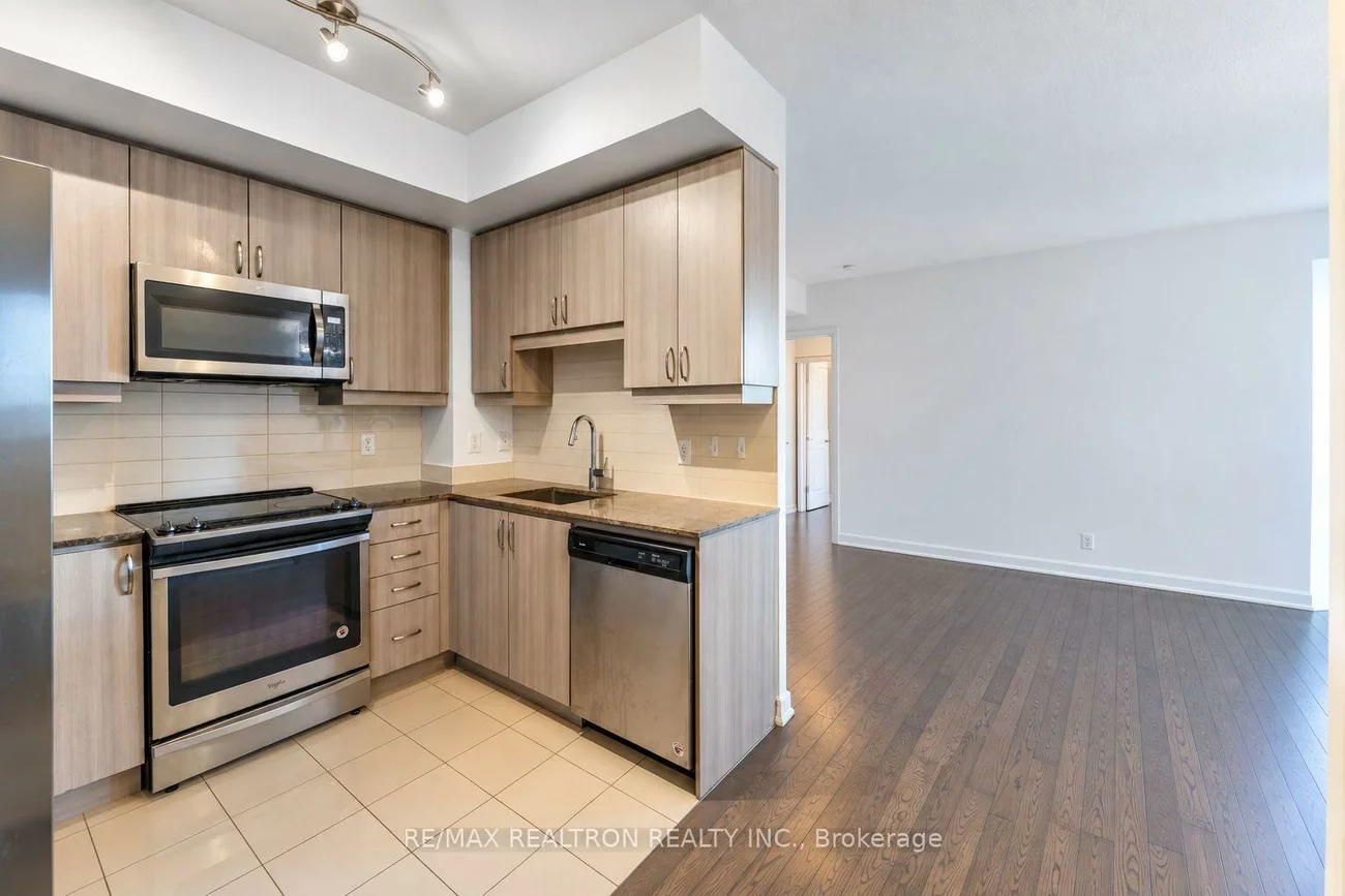 9205, Yonge, Langstaff, Richmond Hill
