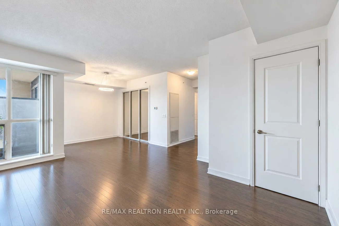 9205, Yonge, Langstaff, Richmond Hill