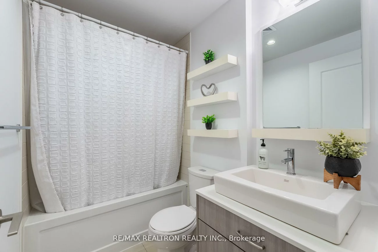 9205, Yonge, Langstaff, Richmond Hill