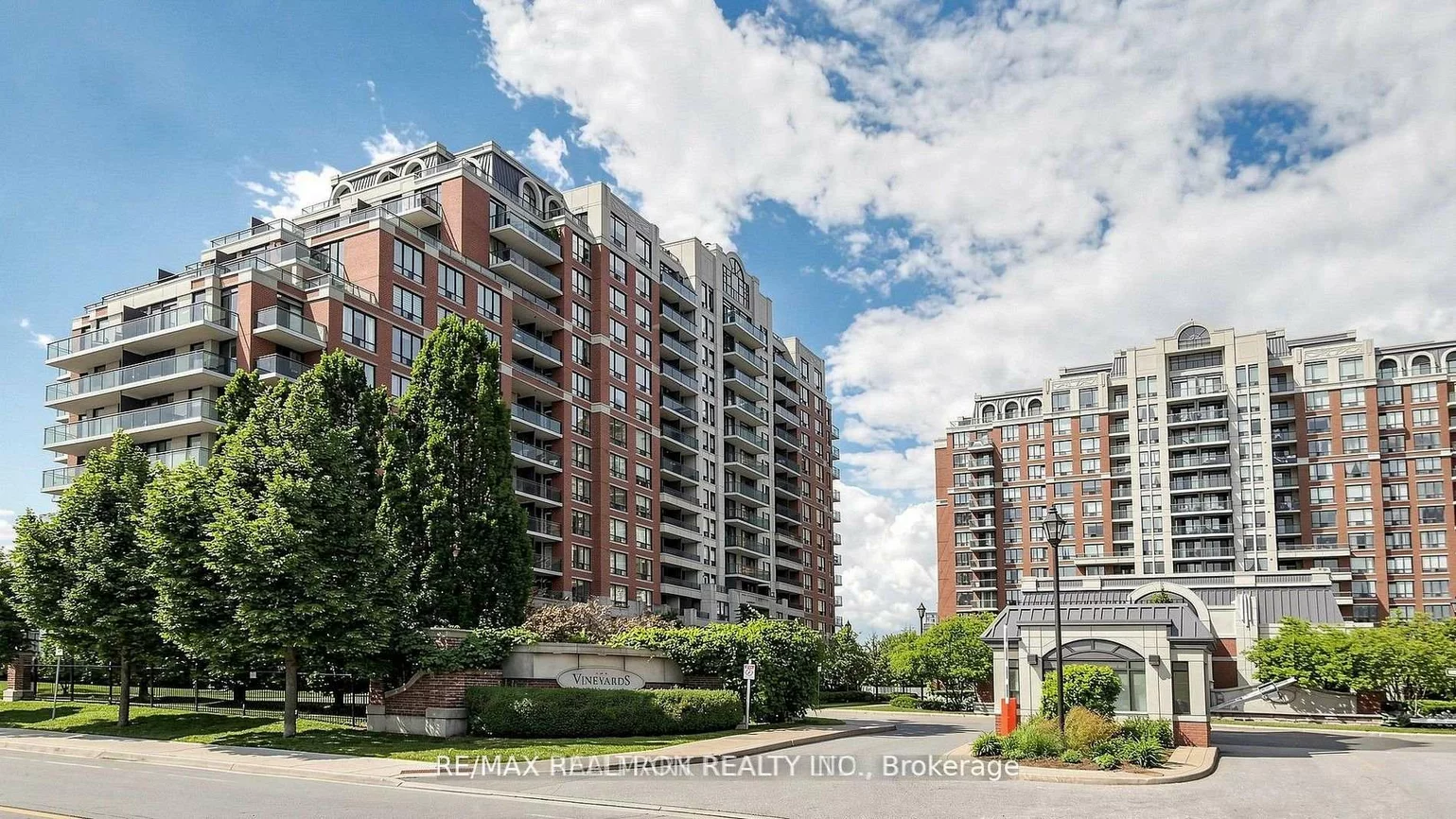 310, Red Maple, Langstaff, Richmond Hill