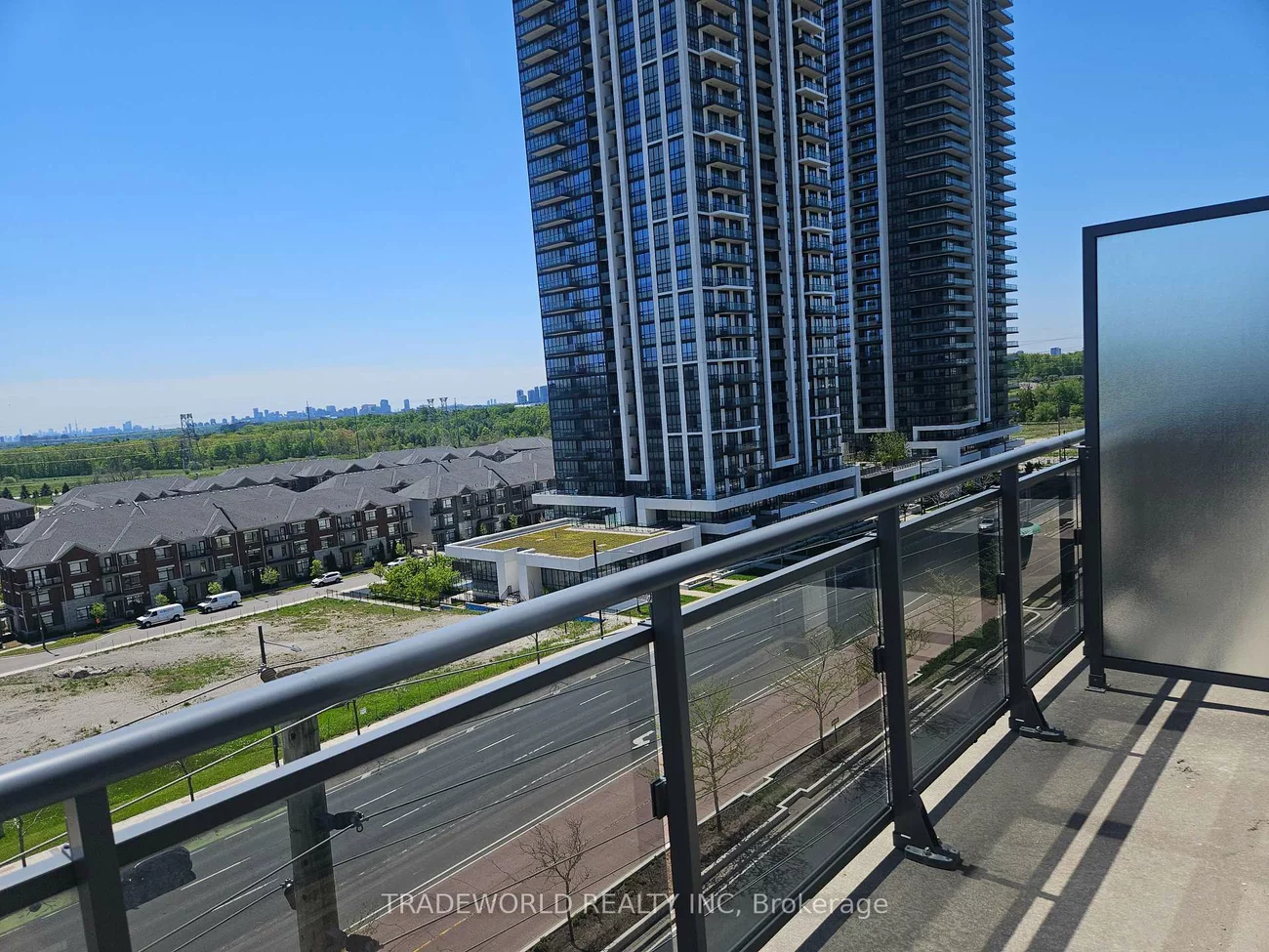 370, Highway 7, Doncrest, Richmond Hill