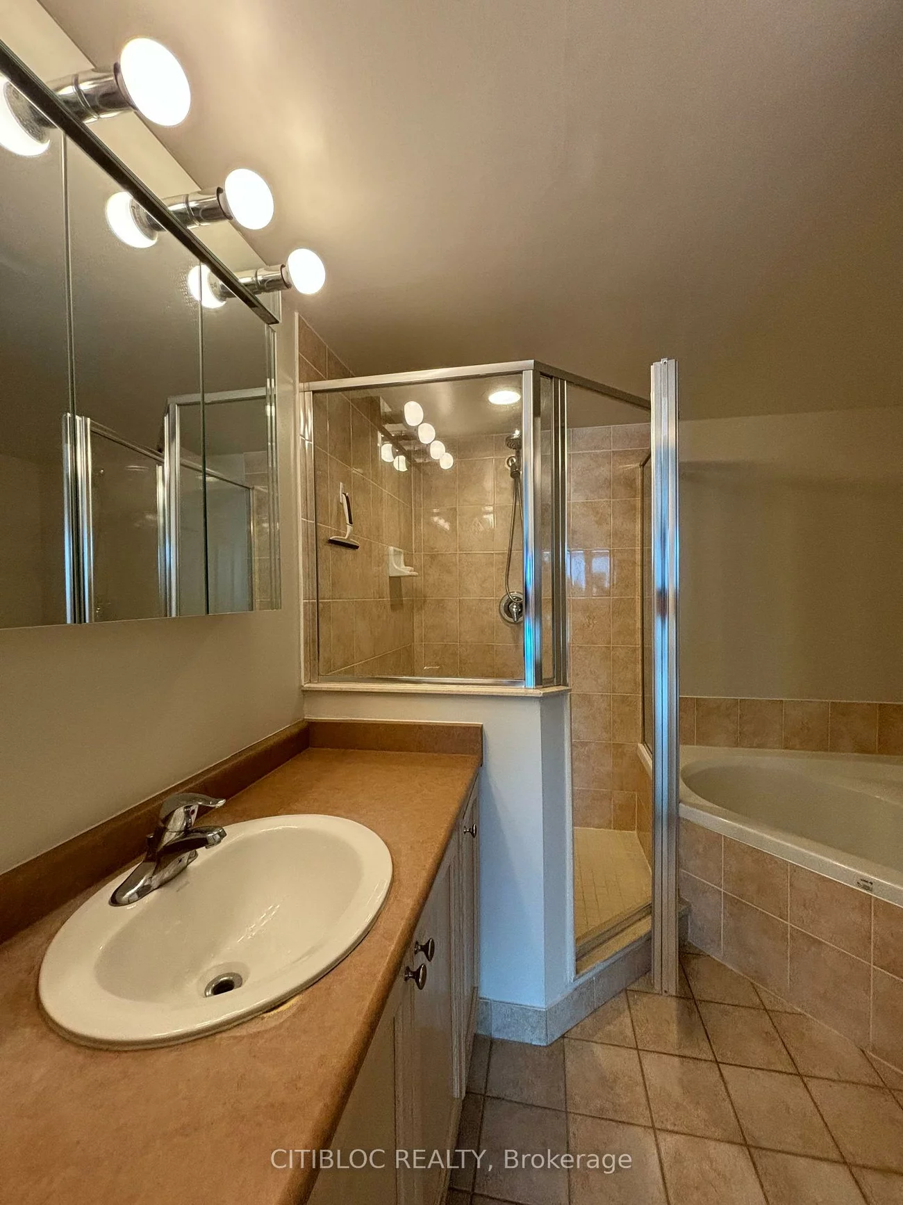 23, Oneida, Langstaff, Richmond Hill