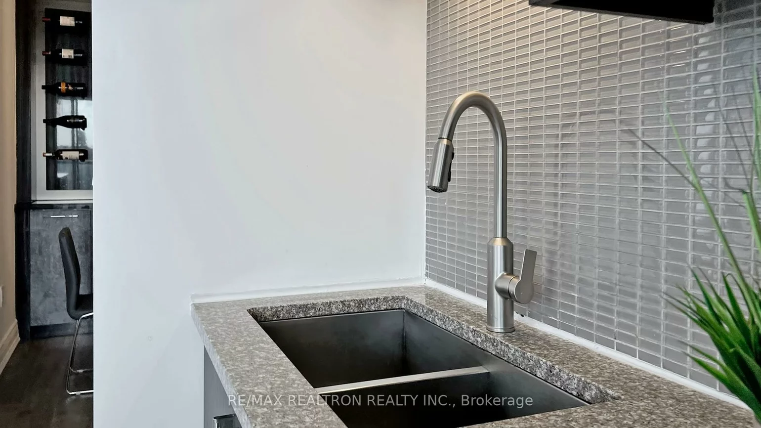 9088, Yonge, South Richvale, Richmond Hill