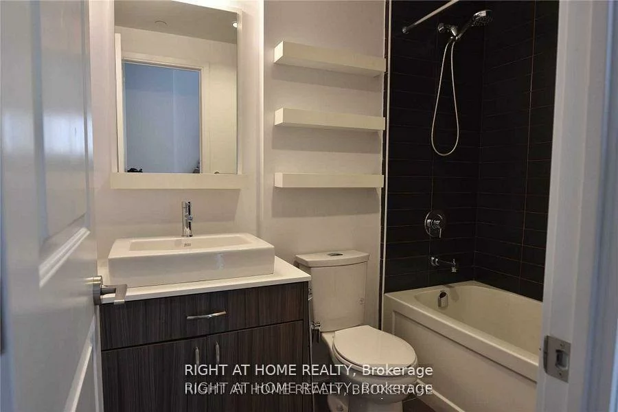 9199, Yonge, Langstaff, Richmond Hill