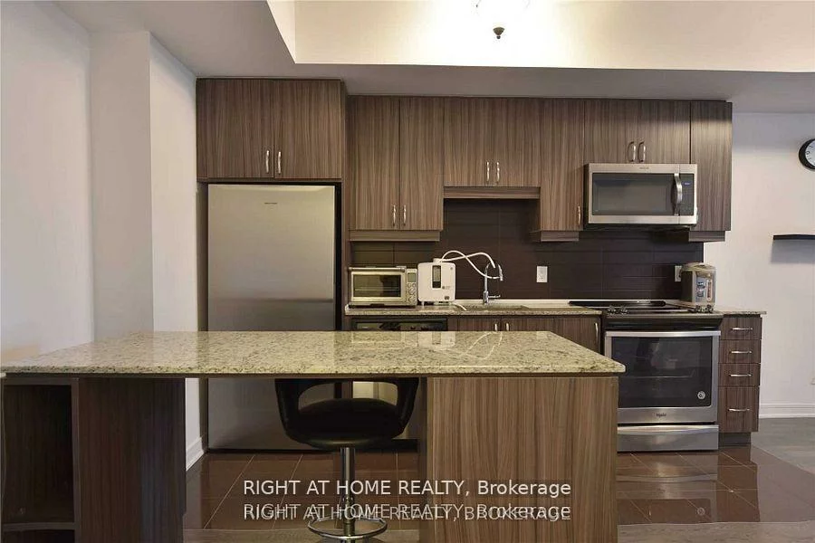 9199, Yonge, Langstaff, Richmond Hill