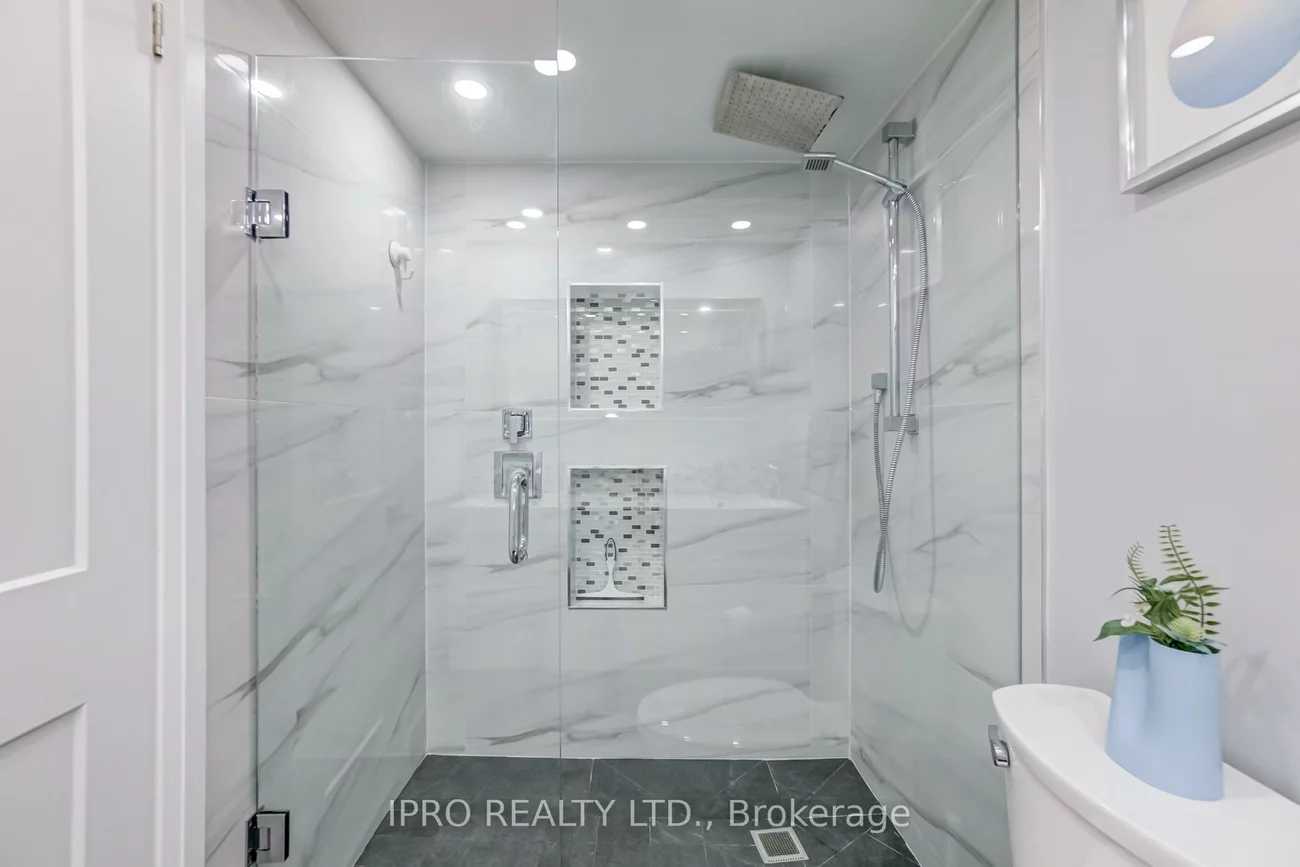 260, Avenue, North Richvale, Richmond Hill