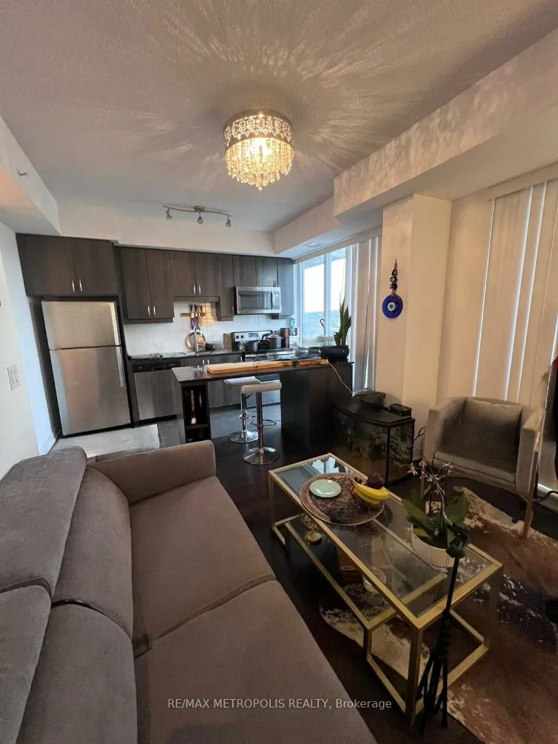 9025, Yonge, Langstaff, Richmond Hill
