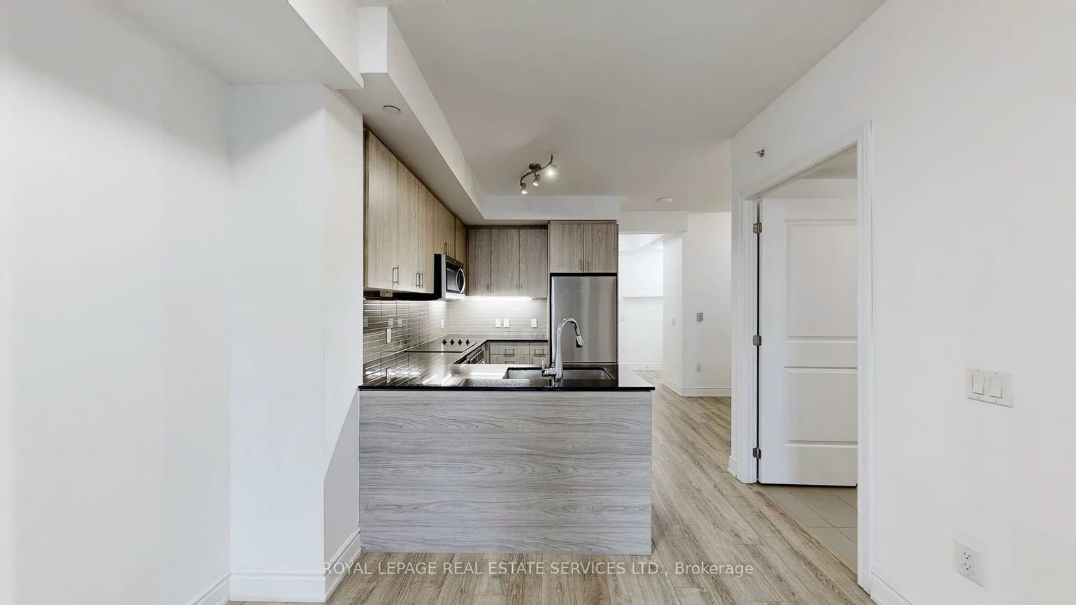 9618, Yonge, North Richvale, Richmond Hill