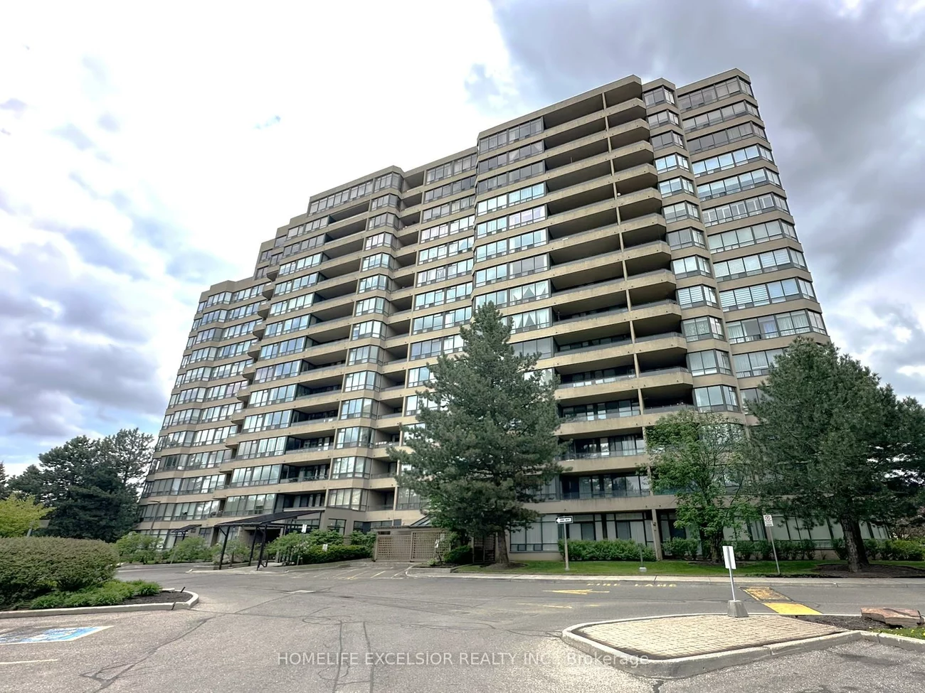 32, Clarissa, Harding, Richmond Hill