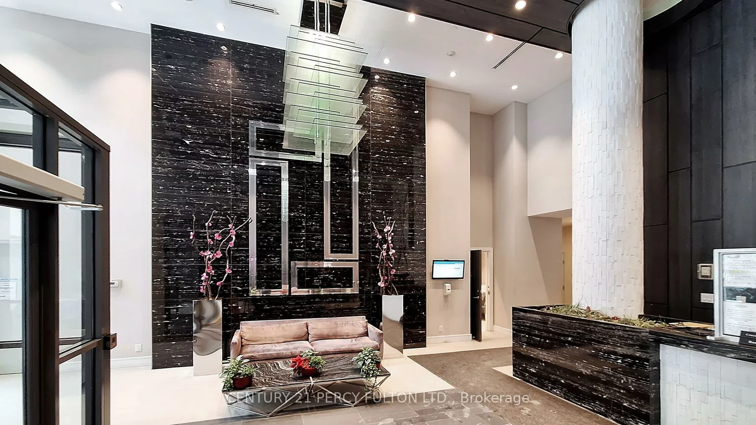 9201, yonge, Langstaff, Richmond Hill