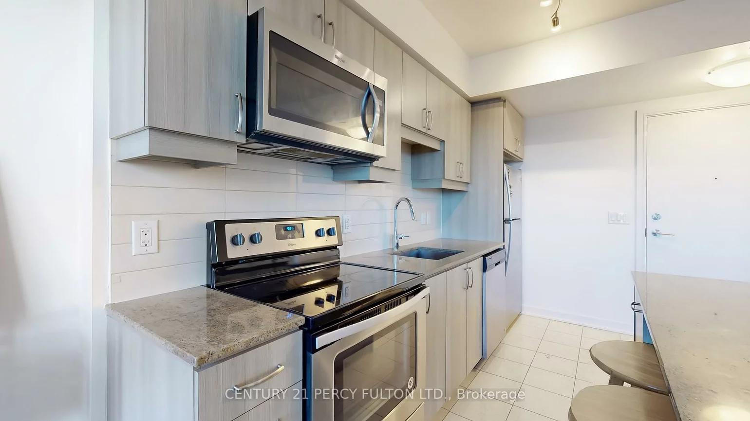 9201, yonge, Langstaff, Richmond Hill