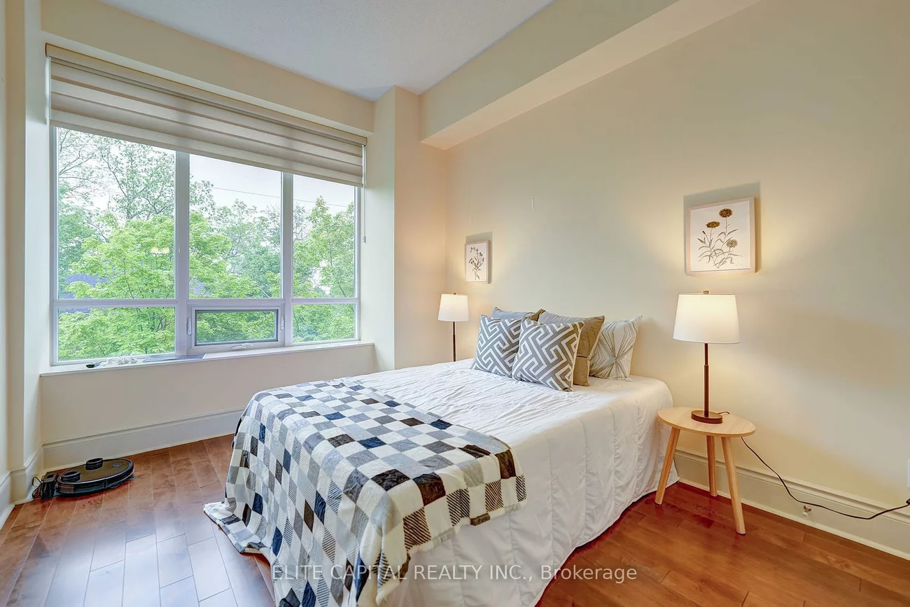 10101, Yonge, Crosby, Richmond Hill