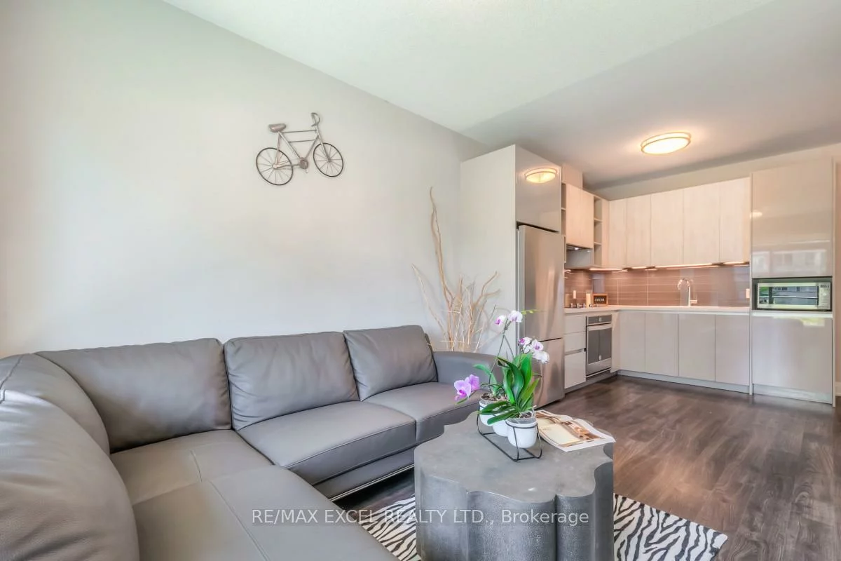 396, Highway 7, Doncrest, Richmond Hill