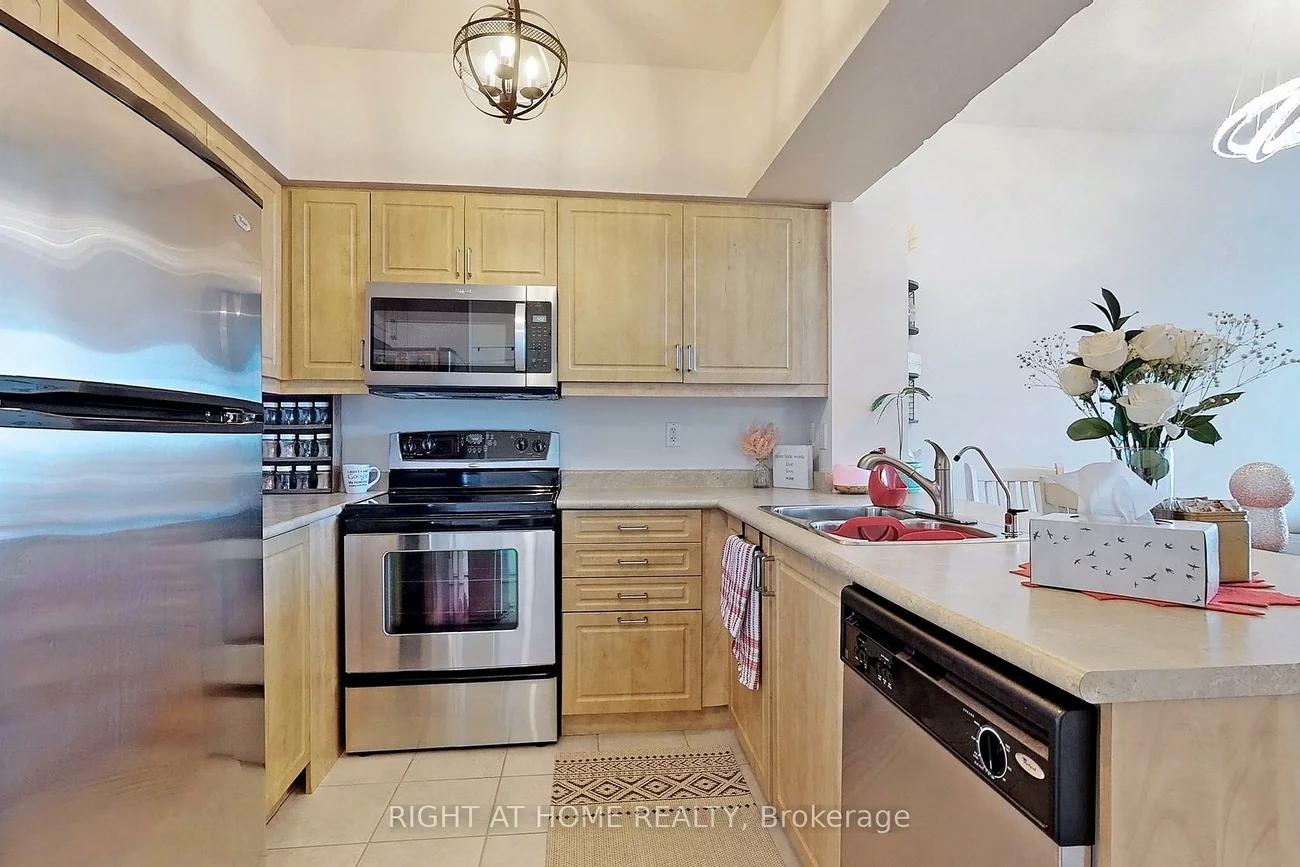 350, Red Maple, Langstaff, Richmond Hill