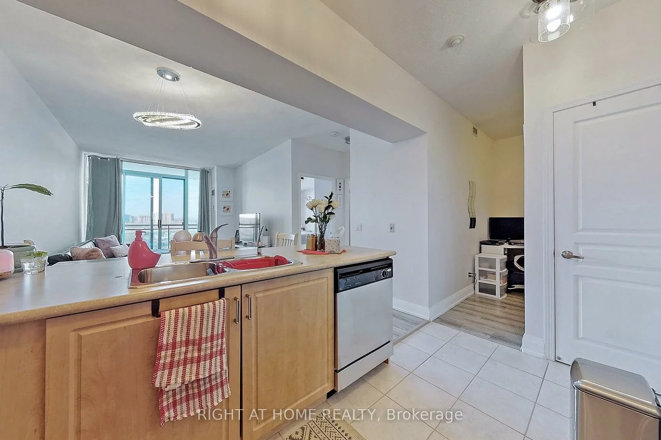 350, Red Maple, Langstaff, Richmond Hill