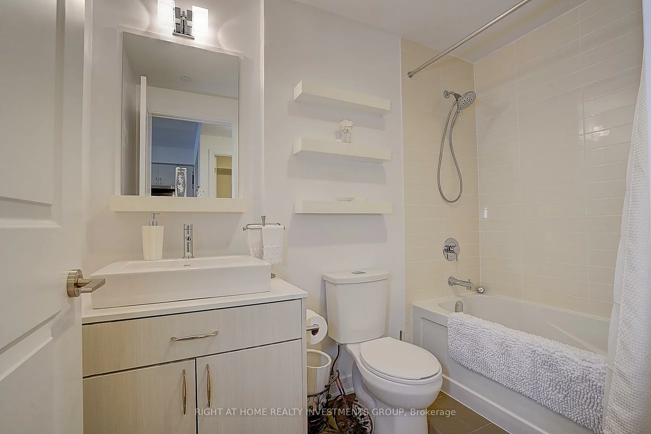 9205, Yonge, Langstaff, Richmond Hill